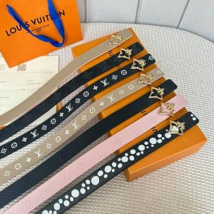 特P180 寬：30Mm 驢家新品 特別限定女士腰帶 寬度3Cm 雙面可用 進口原廠小牛皮飾有鏤空花工藝 搭配新款工藝搭扣 精緻優雅