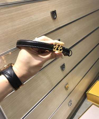 配送专柜包装 打孔针 特批新款 Fd 宽15Mm 标志造型宽皮带，原版铆钉钢扣，进口双面原版双色小牛皮配制成，原版走线，镀金表面金属制品，品质保证，非市场通货！ - 点击图像关闭