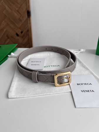 Bv 2025最新款女士编织腰带 纯手工Intreccio大格子编织 双面意大利小牛皮搭配日字型微复古金色针扣 可活动皮环 皮带宽度2Cm 颜色: 海燕灰 - 点击图像关闭