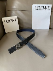 实物拍摄，高端质量批 配全套包装品牌：罗意威海外原单扣头材质：精品实心铜扣带身材质正面：32Mm宽度采用双面进口原版皮腰带，真空电镀五金扣头实物拍摄 一等一好质
