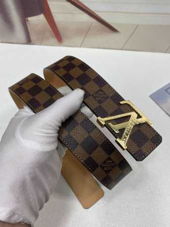 Lv：男士腰带 原单面料,內衬头层牛皮磨砂底，搭配原单扣.带扣和牛仔装相得益彰，彰显一派休闲气息.专柜宽度4.0 配全套包装礼盒 - 点击图像关闭
