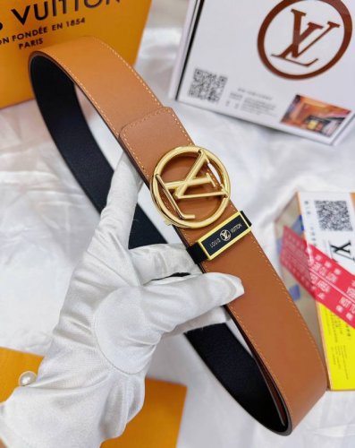 皮带：Lv..路易..威登顶级复刻. 腰带：原单品质百分百头层牛皮，保证真皮。圆形字母悬浮镂空logo工艺.真空电镀.永不掉色.24K纯钢扣头层小牛皮荔
