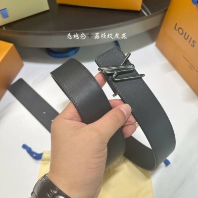 特 寬度：40Mm Lv Pyrmide Truck L Oeii雙面腰帶 驢家 海外原單代特供 面為進口小牛皮荔枝紋襯托原廠配色柔軟小牛皮底 搭配最新鋼五金搭