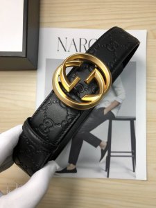 配送专柜全套礼盒包装。G:原单头层牛皮压G面，内衬头层小牛皮底.搭配原单扣.原单皮料定制，专柜宽度3.8