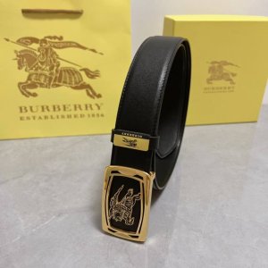 品名：巴宝莉 原单 材质：原单牛皮腰带 百分百头层牛皮腰带保证真皮，24K纯钢扣，专柜原单品质、做工精细，时尚大牌，送人自用首选 包装： 请认准如图专柜包装赠送