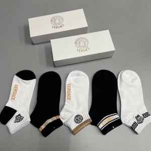 特 Versace 范思哲新品男款袜子 一盒五双 纯棉材质织造，超柔软舒适，提花经典Logo，Ins超火爆小单品，大牌出街，潮人必备超好搭