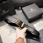 范思哲 宽4.0Cm 新款 此款皮带配有Logo雕刻搭扣和饰有Medusa铆钉的腰带环