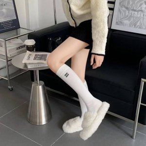 配包装 DDD 一盒一 双 DDD 缪缪 Miumiu 经典字母Logo纯棉袜 小腿堆堆袜，Ins超火爆红人同款，精美 面料，潮人必备 ，经典配色 个性时尚百搭