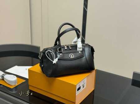 配折叠盒 温哥华 Hr Lv 新款Biker Bag 温哥华 Hr Lv 新款Biker Bag, 简单低调，可手拎或斜挎 尺寸:26.13Cm - 点击图像关闭
