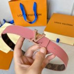 特 L0Uis Vuitt0N 今季新品 驴家女士原單腰帶 寬度30毫米 定制经典帆布面料搭配小荔枝纹小牛皮底 全新开模双层间色新款五金 可双面佩戴 多色可选。