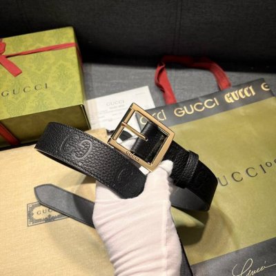 特 古奇 ，3.5Cm 宽 各式百搭单品继续为gucci 2024早春系列添姿加彩。这款亮眼吸睛的腰带以gg橡胶效果皮革匠心打造，配以方形钯金色调腰带扣，为日常
