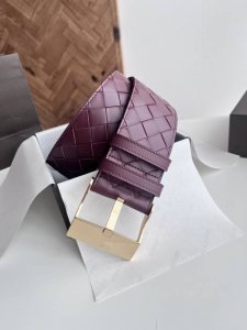 -Bv 2025新款女士编织腰封 纯手工Intreccio大格子编织 双面意大利小牛皮搭配微复古金色表扣元素针扣 宽度6.0Cm 颜色: 酒红色