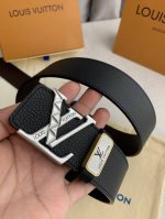 品名： Lv..路易..威登原单 型号：经典挂扣，纯钢材质新款花纹扣头，图片实物拍摄 材料：头层牛皮，挂扣系列，纯钢质扣头，钯镀电镀工艺永不掉色