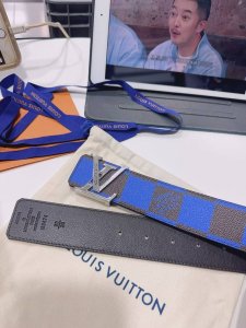 特 P190 Lv 全套包装 4.0Cm进口小牛皮压花, 专柜正品1:1完美复刻. 原版底皮, 采用热压印技术的Signature皮革精制而成，触感厚实，印花图