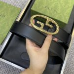 特 Gucci 專櫃最新升华版本 寬度38毫米 進口小牛皮壓花衬托稀缺的原廠意大利樹膏皮 搭配做工精緻的Gg扣