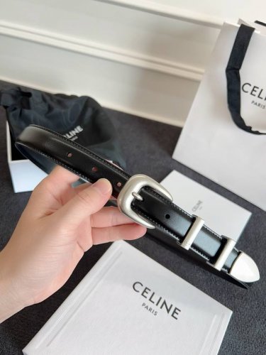 Celine.赛琳 全套包装 Western中号光滑牛皮革腰带 牛皮革 中腰 圆形带扣 2个金属环和1个金属尖头装饰 第一个圆环底部镌刻Celine Paris