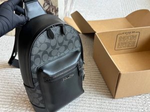 蔻驰Coach 专柜新款 胸包 L斜挎包 原版Pvc面料 时尚百搭的款式香港专柜新款 尺寸 32 20配礼盒