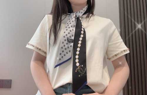 两色现货小珍珠 专柜同款！香奈儿束发带 飘带款！可当小围巾，绑头发，绑手袋，绑在手腕装饰！多功能随便你搭配！双面斜纹真丝！规格6*120！