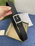 品牌 古驰 Gucci 特 描述 采用高级gucci Signature真皮精制而成，触感厚实，饰以双g商标带扣。腰带为意大利尺寸，请在购买前参阅腰带尺寸指南.
