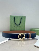宽度4.0Cm Gucci系列，品牌标志性的双G原单钢扣标识经重新诠释后，以光彩夺目的金色调呈现在这款手掌纹腰带上。