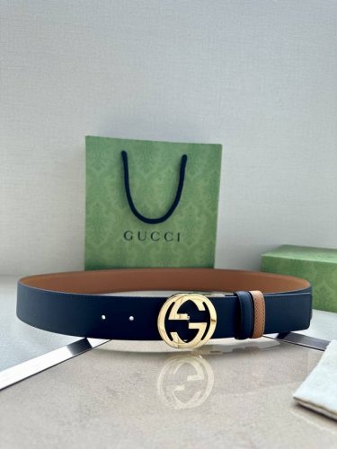 宽度4.0Cm Gucci系列，品牌标志性的双G原单钢扣标识经重新诠释后，以光彩夺目的金色调呈现在这款手掌纹腰带上。