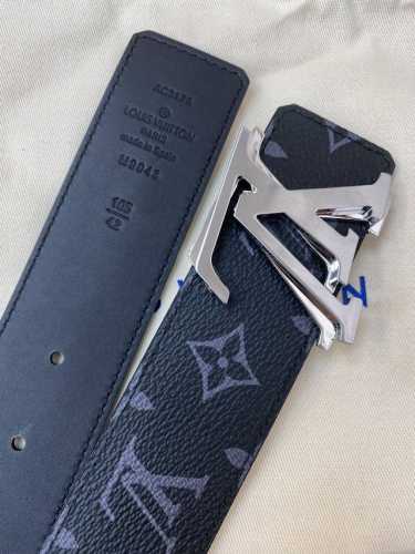 配全套包装礼盒 Lv 代工厂货品 4.0宽度 正品一体铸造五金，原厂皮料。