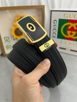 品名：古奇.Gu...Ci 自动带 材质：原单牛皮腰带 专柜原单品质、做工精细，时尚大牌，送人自用首选 包装： 请认准如图专柜包装赠送打孔器手提袋专柜礼盒宽度3