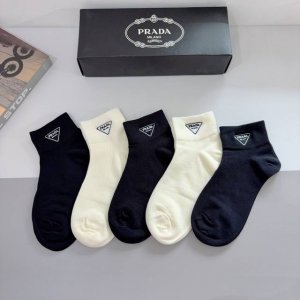 配包装 一盒5双 Prada 普拉达 新款高端刺绣袜子！爆款字母专柜同步短筒袜，大牌出街，潮人必备超百搭！