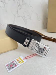 品名：巴宝莉.Burberry 腰带自动带 皮带 型号：自动扣，纯钢材质自动扣，自动带身，双面头层牛皮 材料：百分百头层牛皮，保证真皮。24K纯钢扣专柜同等质量