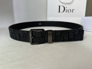 35毫米黑色与米色Dior Oblique印花与黑色牛皮荔枝底，精致金属针扣。简约时尚超级洋气百搭 顶级 原单150