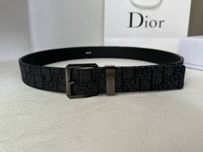 35毫米黑色与米色Dior Oblique印花与黑色牛皮荔枝底，精致金属针扣。简约时尚超级洋气百搭 顶级 原单150