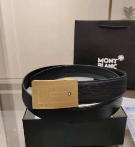 特 万宝龙 自动腰带 宽度34Mm 精品钢扣，双面头层牛皮，手感柔软，真材实料 很有质感，时尚经典不失风范，长短可自行裁剪 ！