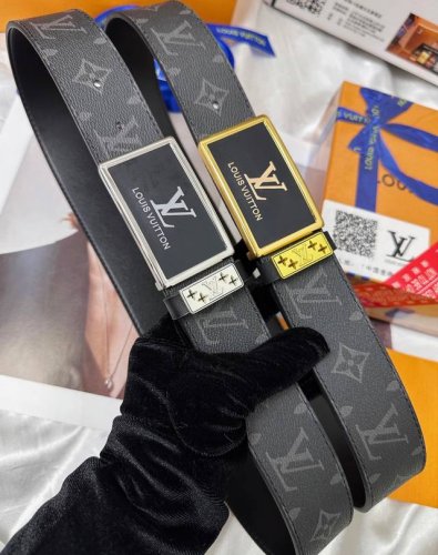 皮带：Lv.路易威登顶级复刻- 腰带：原单品质百分百进口头层牛皮，保证真皮。雕花镂空工艺.真空电镀.永不掉色.24K纯钢扣头层老花，黑格，棕格，黑花，格仔系列，