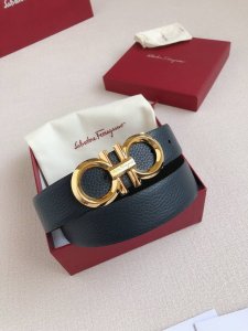 特P170 菲拉格慕 重新打造了其最具有代表性的标志之一，将手工艺者的技艺和现代的风格融合在一起，推出了Gancini Iconic 全新的风格。永恒的优雅作出