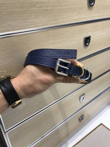 特 配送专柜包装 打孔针 宽20Mm，原单进口小牛皮 头层牛皮，搭配原单钌钯电镀G针扣搭配间色戒指，手感.油边近乎完美，原产皮料定制，质感无可挑剔，出众的细节，