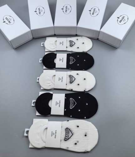 特 prada 普拉达新品女款隐形袜子 一盒五双 提花经典标志，纯棉材质，超舒适超美腻大牌出街，潮人必备超好搭