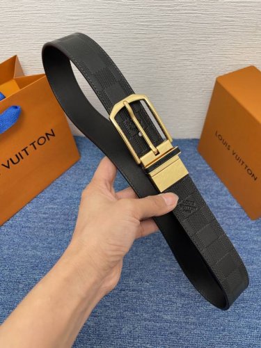 Louis Vuitton驴牌 ：经典原单品质，新款压格子原版平纹底，搭配原单精品针扣，精工制作，细节看图，实物拍摄，高端奢华，宽度3.5Cm