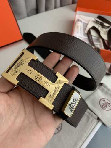 品名： 爱玛仕.Hermes原单 型号：双面使用挂扣，经典H花纹纯钢质扣头，图片实物拍摄 材料：双面头层牛皮，挂扣系列，纯钢材质扣头，钯镀电镀工艺五金永不掉色。