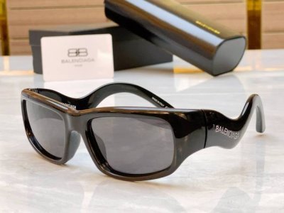 Balenciag* 巴黎*世家新款太阳镜，Model：Bb0320S，Size：58口20-130