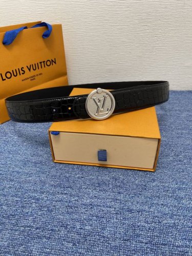 特 Louis Vuitton ：经典原单品质，面鳄鱼纹，底平纹，搭配原单精品扣，精工制作，细节看图，实物拍摄，高端奢华，宽度4.0Cm