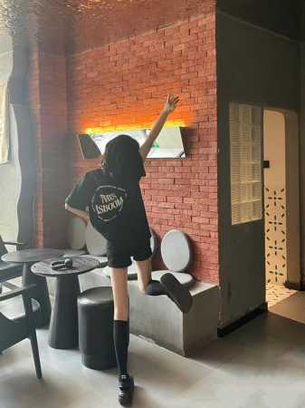 配包装 一盒一 双 缪缪 Miumiu 经典字母Logo纯棉袜 小腿堆堆袜，Ins超火爆红人同款，精美 面料，潮人必备 ，经典配色 个性时尚百搭款，你值得拥有哦 - 点击图像关闭