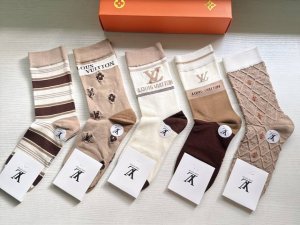 特 Louis Vuitton 路易威登驴家新品长筒袜子 一盒五双 提花经典标志，竹棉材质制造，透气舒适，超级Nice超火爆小单品，大牌出街，潮人必备超好搭