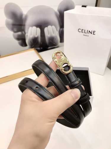赛林Celine腰带选用珍贵奢华皮革精制而成，均为天然皮革，金色金属Triomphe 配领扣带扣，1.8Cm宽，