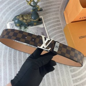 Lv 特种皮腰带系列 ，原厂五金精品不锈钢扣，手感柔软舒适 宽3.8Cm