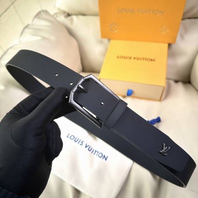 L0Uis Vuitt0N 今季新品 男士原單腰帶 寬度35毫米 经典双面小牛皮 搭配低调针扣五金 尾部饰有品牌Logo配件相呼应 适合沉稳低调的男神使用