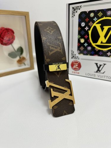 品名：Lv..路易..威登 材质：原单牛皮腰带 百分百头层牛皮腰带保证真皮，24K纯钢扣，专柜原单品质、做工精细，时尚大牌，送人自用首选 包装： 请认准如图专柜