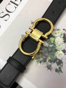 菲拉格慕：原单头层牛皮平纹带身，黑啡双色一体，正反两面可用.搭配原单扣,长短可自行裁剪.原产皮料定制，专柜宽度3.5