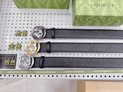 古奇 互扣式双G以亮光调配件亮眼呈现，致敬品牌悠久传承。这款腰带以黑色Gg Supreme匠心打造。宽度：3.8 黑色Gg ，钢扣不褪色。