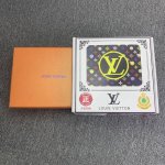 品名：Lv..路易..威登原单 材质：原单牛皮腰带 百分百头层牛皮腰带保证真皮，24K纯钢扣，专柜原单品质、做工精细，时尚大牌，送人自用首选 包装： 请认准如图