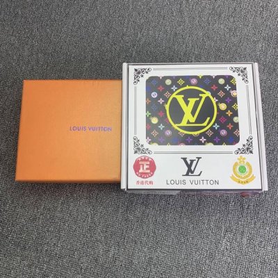 品名：Lv..路易..威登原单 材质：原单牛皮腰带 百分百头层牛皮腰带保证真皮，24K纯钢扣，专柜原单品质、做工精细，时尚大牌，送人自用首选 包装： 请认准如图